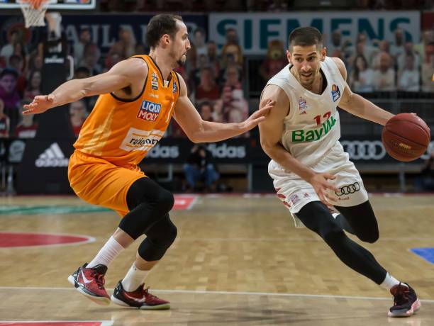 于责任与担 于责任与担